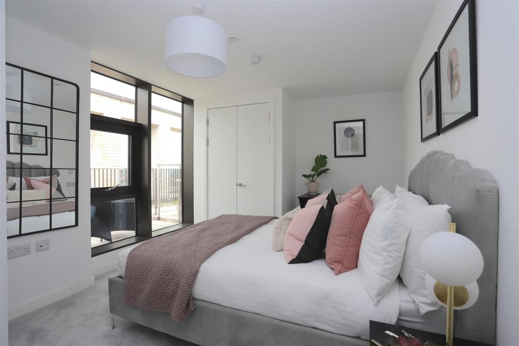 3 bedroom apartment for sale in Victoria House, East Piccadilly, M4